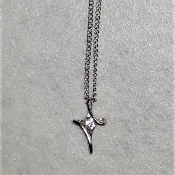 New Beautiful Crystal Cross Necklace - Picture 3 of 7